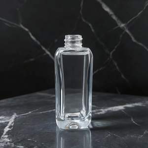 Nuevo Frasco de Perfume Cuadrado con Tapa de Rosca, 45 ml, Vacío, de Lujo, Transparente, con Base Gruesa y Pulverizador - Product Image 1
