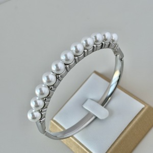 Pulsera de Moda con Diseño de Perlas en Espiral, Acero Inoxidable, Completamente Adornada con Diamantes, Diseño Cuadrado de Bambú - Product Image 5