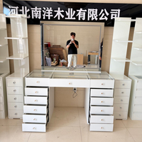 Élégante Coiffeuse Blanche à Lumière LED, Surface Anti-Rayures pour Détaillants de Meubles, Table de Maquillage avec Miroir