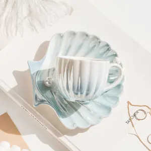 Yeni tasarım pembe inci kabuk şekilli seramik kahve fincan ve çay tabağı yenilik çay bardağı fincan ve çay tabağı fincan tabağı seti lüks