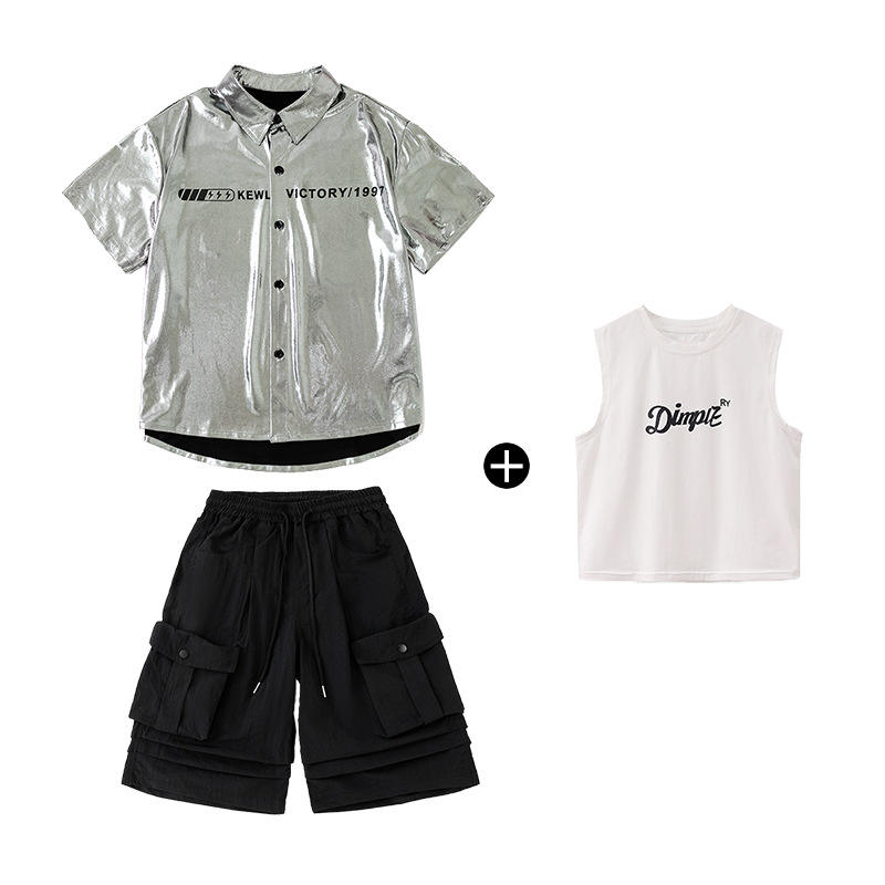 Haut argenté + gilet + short noir