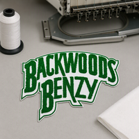 Patch brodé en chenille personnalisé |   Lettres en velours bouclé vert avec bordure blanche et contour vert, applique à coudre