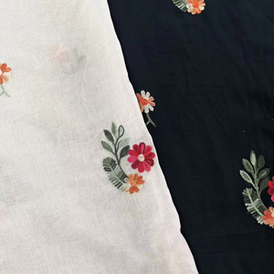 Tissu brodé floral classique, motif de fleurs rouges, matière en coton pour robe traditionnelle, accessoires de mode - Product Image 1