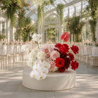 Bola Bunga Hydrangea Hijau Burgundy Ramah Lingkungan yang Elegan dengan Sentuhan Alami untuk Upacara Pernikahan di Gereja Dalam Ruangan dengan Pita Gantung