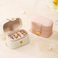 Mini boîte de rangement en cuir PU personnalisée de luxe étui de voyage portable pour anneau et boucles d'oreilles petit organisateur de bijoux en forme de rectangle