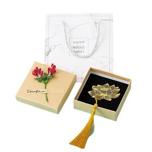 Nouvelle Tendance Marque-Page à Pompons, Cadeau Créatif pour Enseignants et Étudiants, Marque-Page Creux en Laiton Doré à Feuille d'Or Mignon - Product Image 5