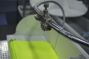 Автоматическая машина для пришивания карманов с паровой глажкой и регулируемыми формами для производства карманов на джинсах и рубашках перед пошивом - Product Image 5