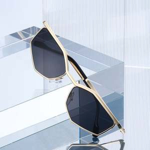 Gafas de Sol Metálicas con Logotipo Personalizado 2026, Estilo Vintage para Hombre y Mujer, Protección UV400, Montura Pequeña, Forma de Diamante - Product Image 2