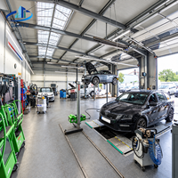 Atelier préfabriqué en acier pour la réparation automobile avec structure de toit droite et aménagement de baie de service pour véhicules