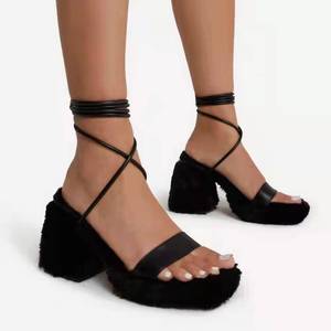 S339 taglie grandi estive con tacchi <span class=keywords><strong>bassi</strong></span> da donna <span class=keywords><strong>sandali</strong></span> in pelliccia Open Toe Sexy con lacci da sera pump indossano quotidianamente scarpe con tacco alto - Product Image 2