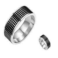 Anillo de Acero Inoxidable con Incrustaciones de Malla, Acabado Plateado Pulido con Patrón de Rejilla Negra para Hombres, Estilo Punk y Uso Diario