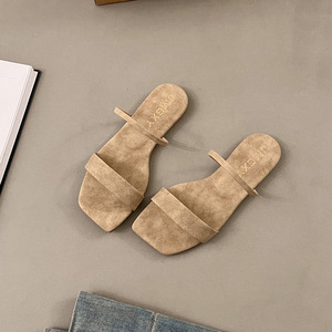 Tendencias de moda de verano: sandalias de mujer con punta abierta, versátiles, con diseño de tiras y una falda resistente. - Product Image 3