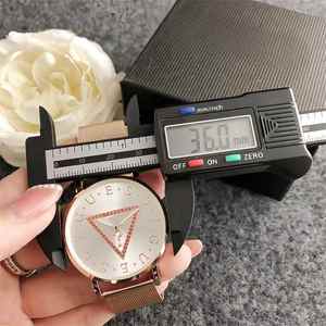 Đồng hồ nữ dây silicon kiểu tam giác ngược thương hiệu Guesse Geneva bán buôn giá gốc, phong cách kinh doanh, lưới, dành cho cặp đôi hoặc cá tính - Product Image 6