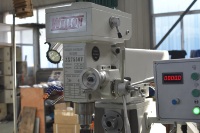 Machine de fraisage et de perçage combinée économique WELLON ZX7550V avec axe Z motorisé en option et affichage numérique 3 axes (DRO) 380V, usage moyen