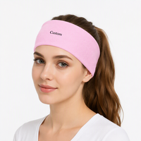 Headband Rajut dengan Latar Belakang Putih
