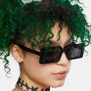 Lunettes de soleil carrées tendance rétro couleur bonbon avec logo personnalisé 2022, lunettes de soleil rectangulaires petites UV400 pour femmes - Product Image 3