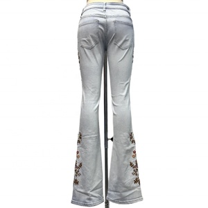 Pantalones Vaqueros de Mezclilla para Mujer OEM, Jeans con Bordado Floral, Pantalones Casuales de Corte Acampanado - Product Image 3