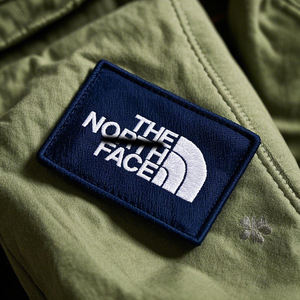 Écussons Brodés en Chenille Thermocollants en PVC avec Motif Personnalisé par un Designer pour Vêtements - Product Image 5