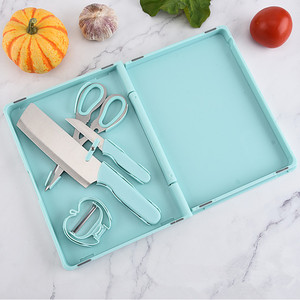 Tabla de Cortar Plegable de Plástico, Paquete de 5, con Cuchillo, Tijeras y Pelador para Picar, en Oferta - Product Image 4