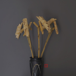 Adorno Artesanal de Hoja de Loto de Bambú con Tallado de Sapo Dorado para Decoración de Estudio, Pieza de Arte Coleccionable, Origen Anji - Product Image 2