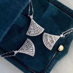 Collana con Ciondolo a Forma di Ventaglio per Donne, Elegante Catena da Collo per Serate alla Moda - Product Image 2