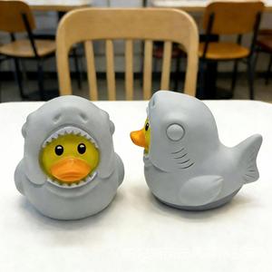 Outil de jeu de sable créatif pour enfants en forme de requin, canard en caoutchouc mignon en forme d'animal, unisexe, pour bébés de 0 à 24 mois - Product Image 1