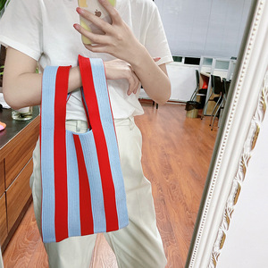 Bolso de Mano de Punto con Logotipo Personalizado, Bolso de Mano Jacquard con Rayas Coloridas, Bolso de Mano de Punto con Forma de Chaleco para Mujer - Product Image 4