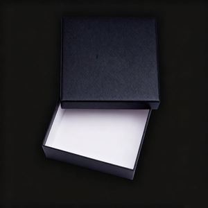 Caja de Regalo Plegable de Cartón con Cierre Magnético y Logotipo Personalizado en Dorado, Reciclable y Ecológica, CRD - Product Image 3