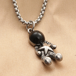 Yunnique Collar retro de dibujos animados con colgante de astronauta de acero inoxidable para hombre 280237 - Product Image 1