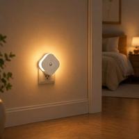Veilleuse LED à brancher directement avec capteur de mouvement PIR, lumière blanche chaude 2700K, lampe de nuit carrée, boîtier ABS, personnalisation OEM