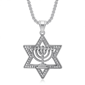Elegante Collana a Tema Menorah con Zirconi, Placcata Oro, Lavorazione Intricata, Lucida, Resistente e Levigata - Product Image 2