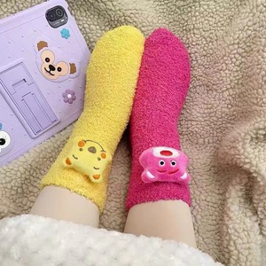 Calcetines de Felpa para Niñas, Diseño de Anime, Cálidos para Invierno, Suaves y Cómodos, de Media Pantorrilla, en Color Coral - Product Image 4