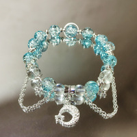 Bracelet en verre à motif floral en forme d'étoile pour femmes, une chaîne de main féminine et enchanteuse avec des perles scintillantes.