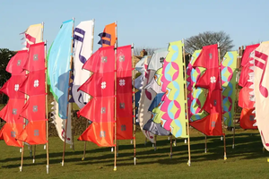 ธงขนนกโพลีเอสเตอร์ 100% แบบขายส่งสั่งทำได้ ธงตกแต่งขนาดใหญ่สำหรับภายนอกอาคาร ธงหลากสีสัน ธงเทศกาลบาหลี - Product Image 4