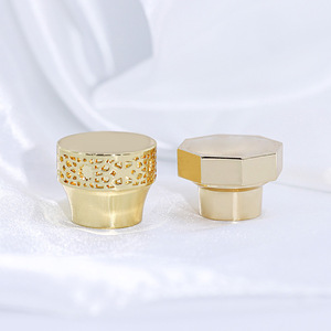 Vaporisateur de parfum en métal zamac au design de luxe couvercle du couvercle du bouchon à pression extérieur en alliage de <span class=keywords><strong>zinc</strong></span> logo personnalisé <span class=keywords><strong>prix</strong></span> avantageux - Product Image 2