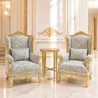Ensemble de fauteuils d'appoint dorés avec table d'appoint à plateau en marbre pour salon de villa ou chambre à coucher