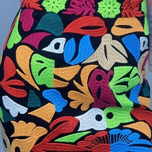 ชุดเดรสแฟชั่นใหม่สำหรับผู้หญิง OEM แบบไม่มีแขน ปักลายตามสั่ง เซ็กซี่ พร้อมกระโปรงยาวเหนือเข่า - Product Image 5