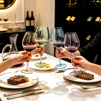 Ensemble de verres à vin colorés avec logo personnalisé, design luxueux et élégant à long pied
