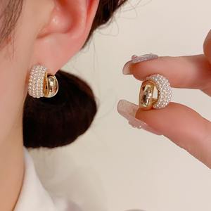 ต่างหูมุกเทียมสไตล์เกาหลี ขายดีประจำฤดูร้อน แฟชั่นทันสมัย คุณภาพดี ทำจากทองแดง สำหรับผู้หญิง - Product Image 1