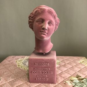 Estatuilla de retrato de cabeza de chica flocada creativa Simple Europea estatua de resina escritorio librería porche artículos de decoración amor Anime - Product Image 3