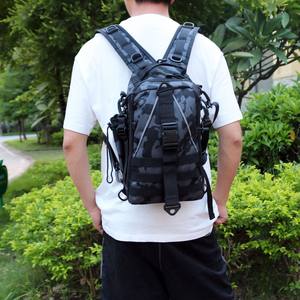 Mochila Táctica de Camuflaje Multifuncional Impermeable Oxford para Exteriores, Capacidad de 20-35L para Senderismo, Montañismo y Pesca con Caña - Product Image 3