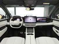 Elegante SUV compacto con puerta trasera deslizante, Yuzhong 06 EV, coche eléctrico familiar.