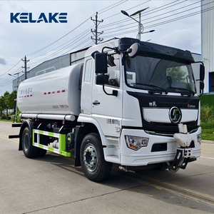 Camion-citerne à eau de 12 tonnes de type nouveau avec pulvérisateur de 30 mètres, utilisé pour l'aménagement paysager et le jardinage - Product Image 1