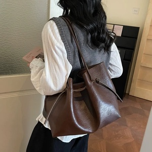 工場カスタムデザイン レディース本革ハンドトートバッグ おしゃれな女性用財布 ショルダーバッグ PUレザー レディース向け - Product Image 3