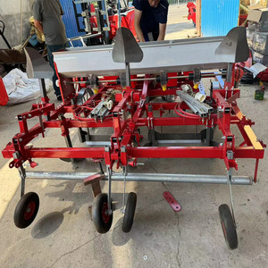 Semoir d'arachide monté sur tracteur avec paillis en plastique et profondeur de semis réglable pour une utilisation efficace sur le terrain - Product Image 6