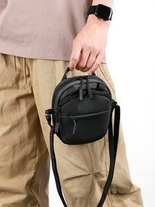 Sac banane de sport imperméable en nylon recyclé, forme tonneau, réglable, pour la randonnée, la course et la marche en extérieur - Product Image 5