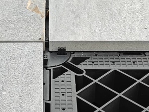 แผ่นรองรับกระเบื้องแบบประกบกันสำหรับปูพื้นภายนอกและป้องกันการสึกหรอ - Product Image 4