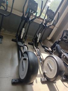 Cyclette Ellittica Pieghevole Salvaspazio per Uso Commerciale: Struttura Robusta per Allenamenti Aerobici Efficienti, Attrezzatura da Palestra - Product Image 5