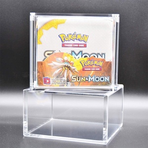 Vitrine de présentation autoportante en acrylique haute transparence pré-assemblée pour cartes, figurines et jeux, avec hauteur d'étagère personnalisable, style décontracté/classique - Product Image 3
