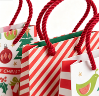 Sac cadeau de Noël en carton ivoire écologique et recyclable, fait main, avec logo personnalisé et design durable